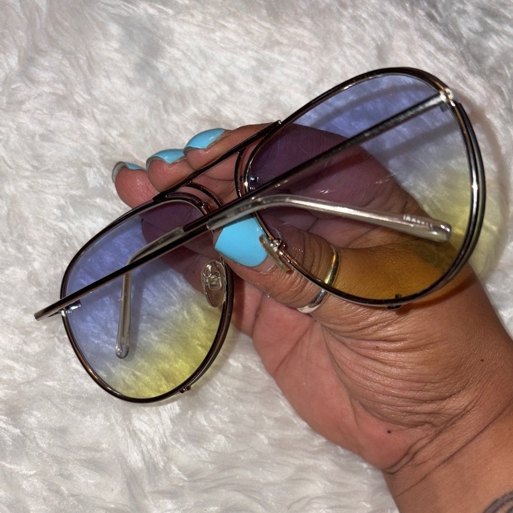 Gradient Aviator Sunglasses - Picture 3 of 3